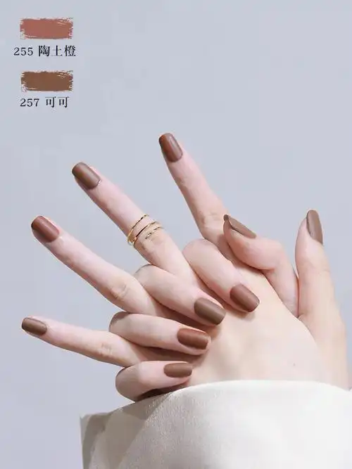 纯色干净高级美甲2022流行美甲爆款显白