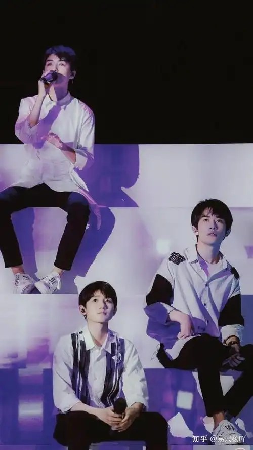 "——tf家族一代43,江边那栋楼换了一批又一批追梦的人  但它也一直