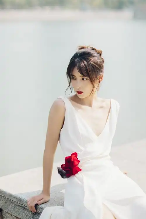 第36届金鸡奖红毯造型##孙安可高开叉礼服##孙安可腰身比例好绝