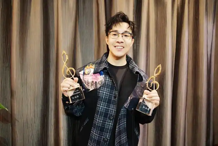 孙伯纶无锡跨年 获两项音乐大奖