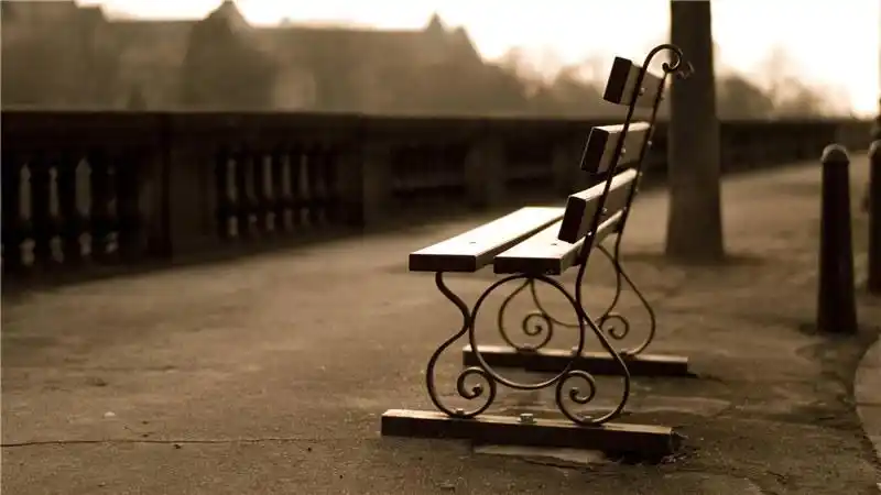 静静的聆听,静静的思念,静静的的风声,静静的回忆,一切都是静静的.