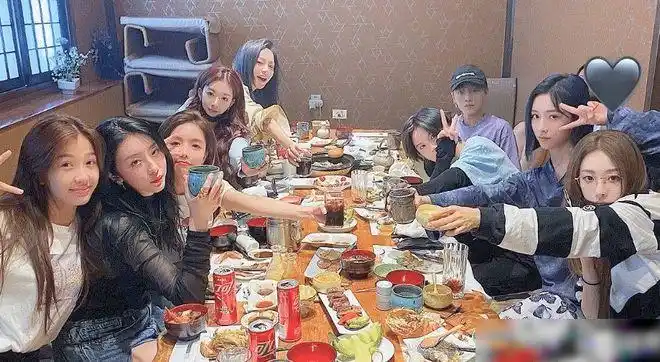 很多人对the9成团后的第一印象就只有一张聚餐照,特别是在172girls