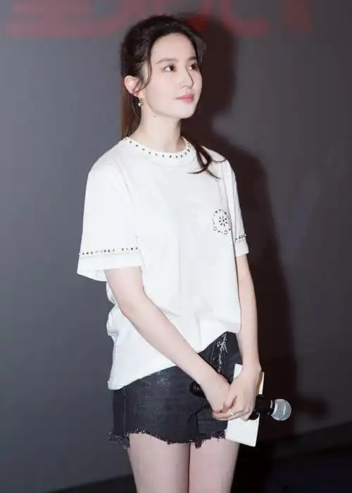 回顾刘亦菲出席电影《三生三世十里桃花》重庆路演,随性自然有气质