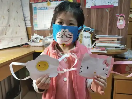 投票#大二班的宝贝设计了创意口罩,大家快来看看吧!