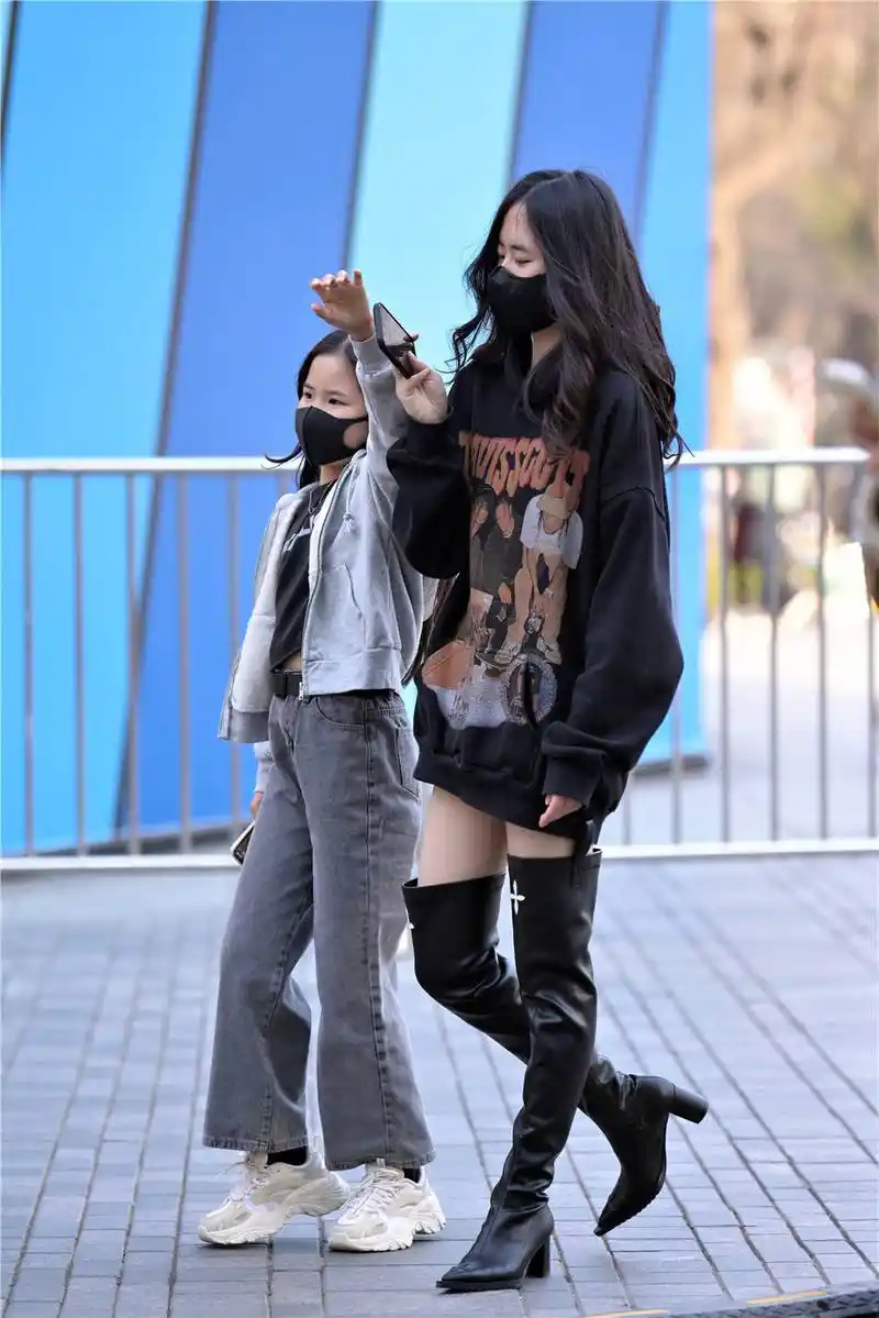 春天搭配长靴你会选择过膝靴吗高跟风格是不是更好一些