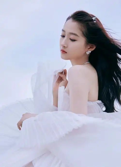 关晓彤的美海边的一抹珍珠白浪花随风奔大海