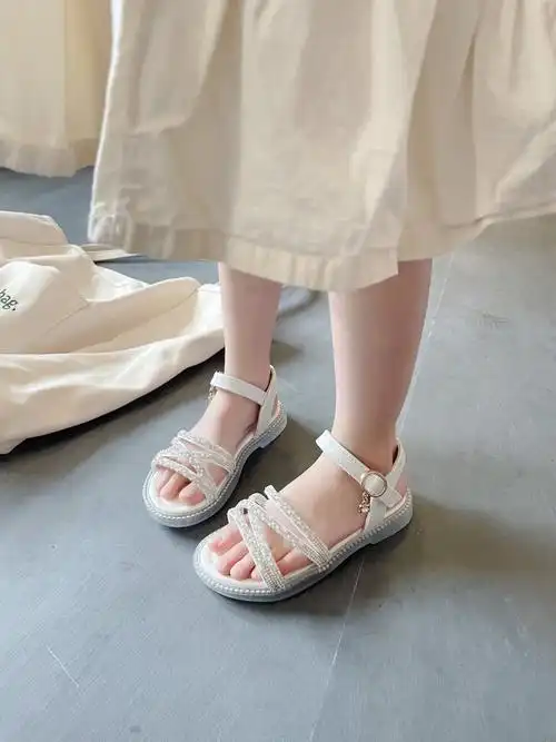 凉鞋女生小孩子的凉鞋小学生女童公主可爱水钻小女孩夏季穿的气质款