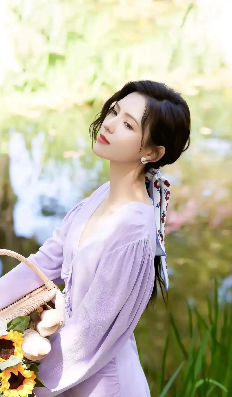 精美图集|张予曦娇俏如花,温柔甜美