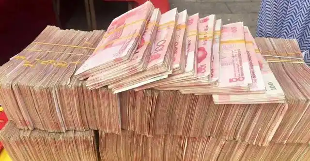 手有100万现金,是买房划算,还是存银行划算?20年后差距很明显