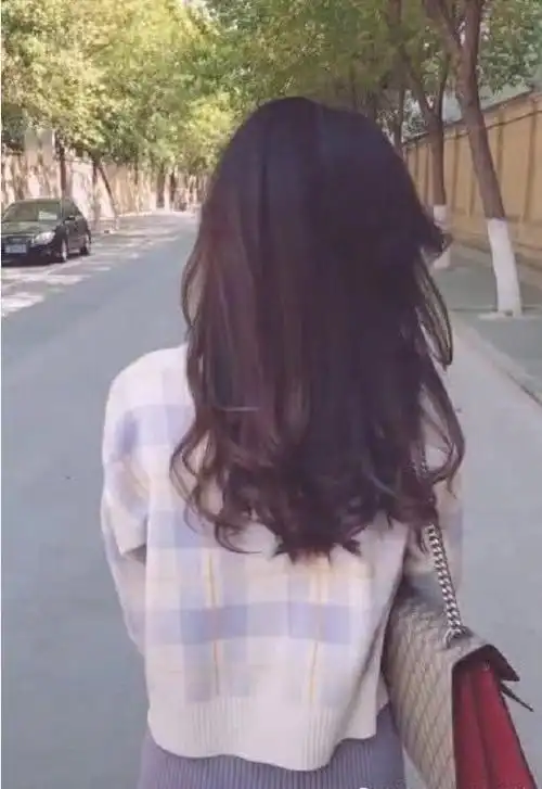 抖音的"背影女神",回过头的时候,网友不淡定了