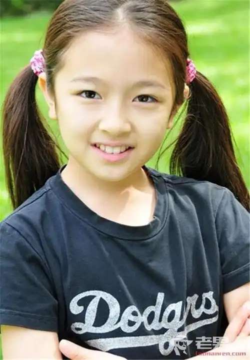 李兰迪整容对比照曝光小时候照片曝光让网友大吃一惊