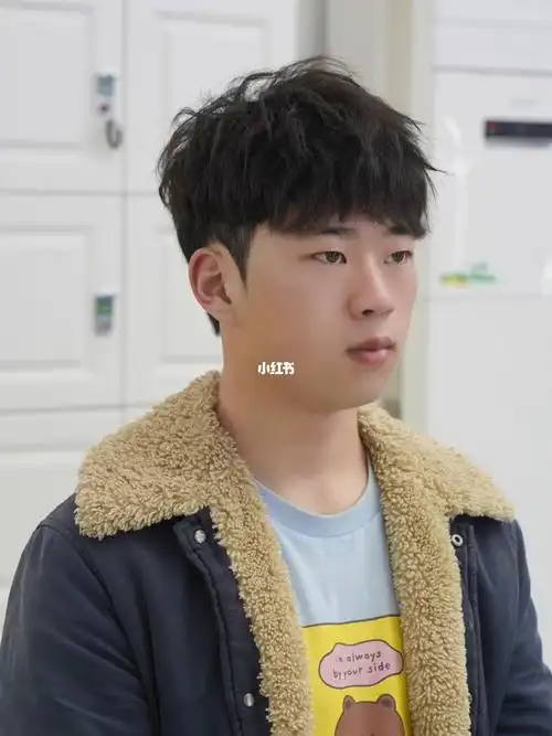 10%男生 长得好看烫什么发型都对,男生三七分 纹理 最火蓬松纹理摩根