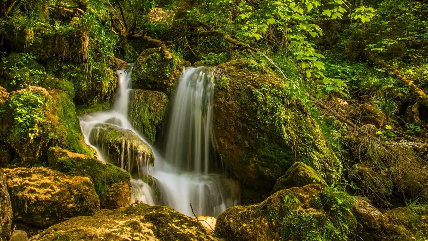 山间瀑布唯美高清桌面壁纸,风景壁纸,瀑布,唯美,高清,自然风光,山川