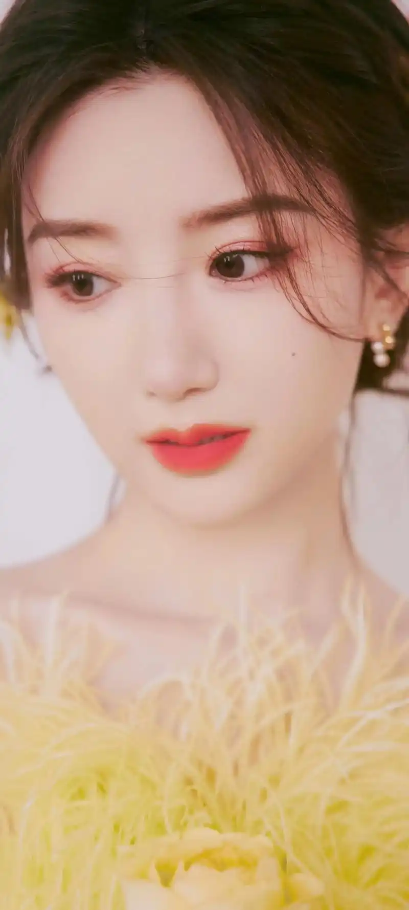 毛晓彤:内外兼修的娱乐圈女神 毛晓彤,这个名字如今在娱乐圈中如雷贯