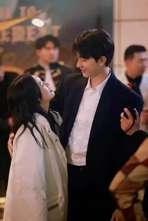 身高比例超好男星刘宇宁看不见赵露思杨洋同框肖战热巴被吐槽