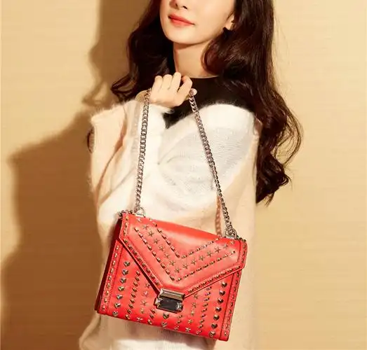 共126 件杨幂同款铆钉包相关商品