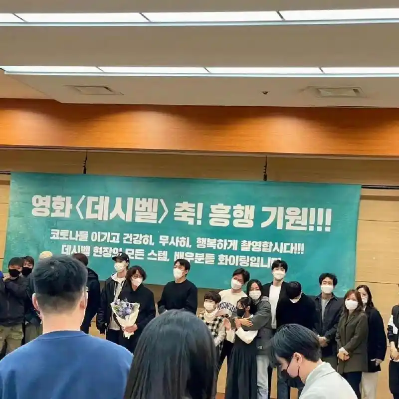 我也想和二硕合影 #李钟硕##电影分贝##合影##票房大卖