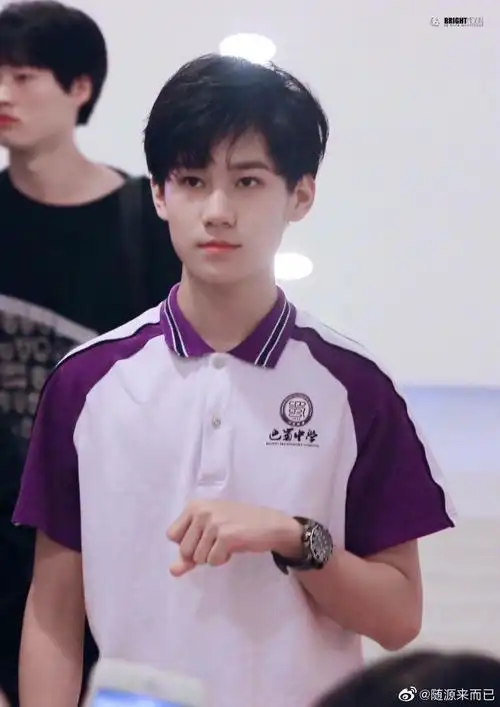 安利内娱03年爱豆十七岁的翩翩少年