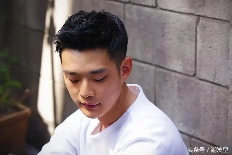 韩式发型图解(韩式蓬松发型男生)-骁龙网