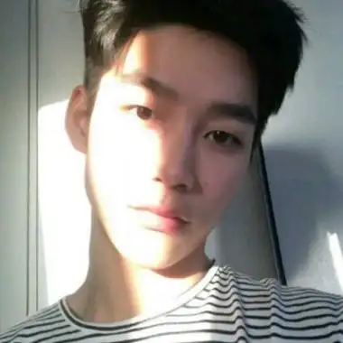 小哥哥照片真实头像高清帅气的男生照片真实头像