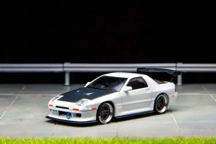 头文字d系列:高桥凉介马自达rx7 fc改造