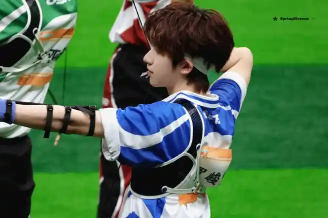 小爱神射箭    ·#tf家族运动会#  ·#贺峻霖直接聊上了#  ·@时代