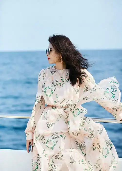 43岁看起来30不到刘涛是如何切换青春靓丽和优雅知性形象