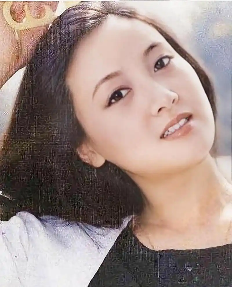 邓婕罕见老照片