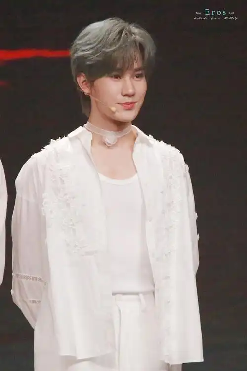 张真源微博音乐盛典生图