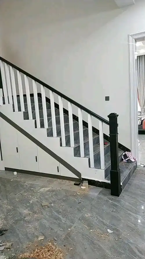 经典简约四方柱白加黑系列:高档环保免漆实木楼梯扶手-度小视