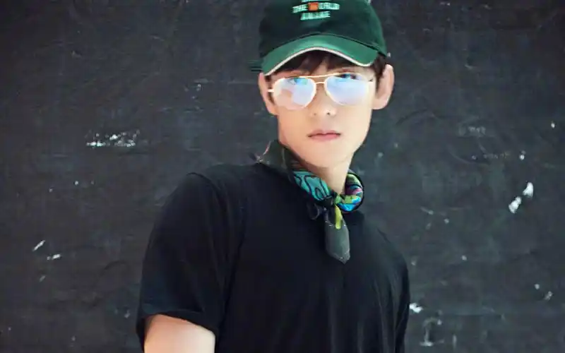 最新杨洋时尚宽屏壁纸撩动少女心的杨洋