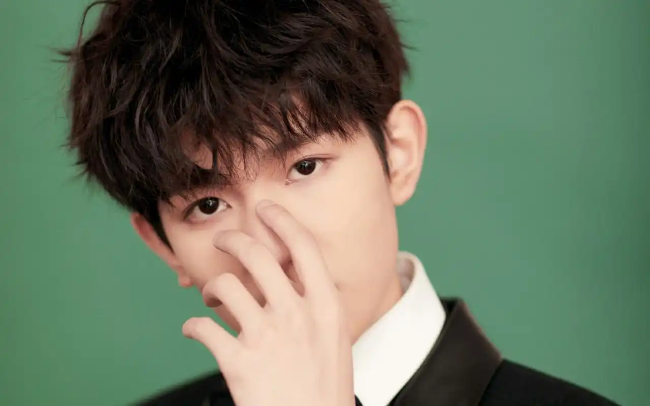 王源清新帅气写真图片桌面壁纸