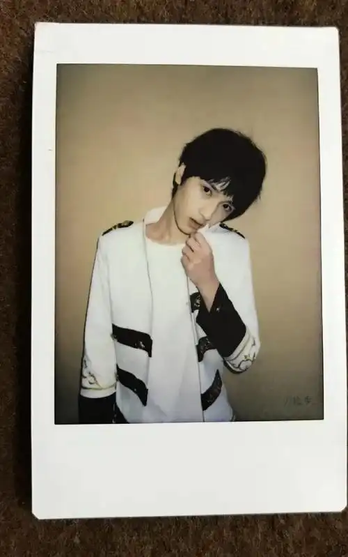 严浩翔超话78#严浩翔 时代少年团第一rap担#严浩翔 |   拍立得合集