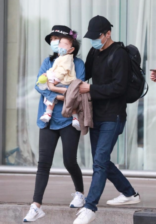 41岁高圆圆想生二胎发视频惊现孕期产品曾被网友在普陀寺偶遇