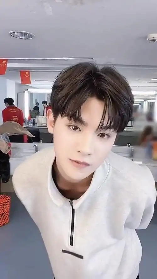 黄明昊尤长靖同框