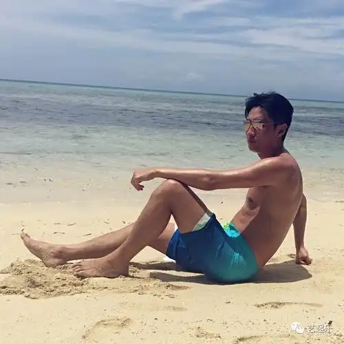 白百何揉臀调情,陈羽凡左拥右抱……这是一起黑的节奏?