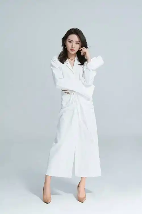 歌手王笠人亮相江苏卫视元宵晚会,《我们之间,我们之外》舞台梦回司藤