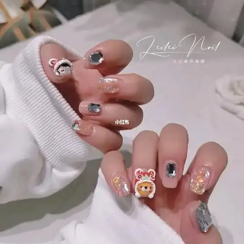 新年美甲可爱小女孩