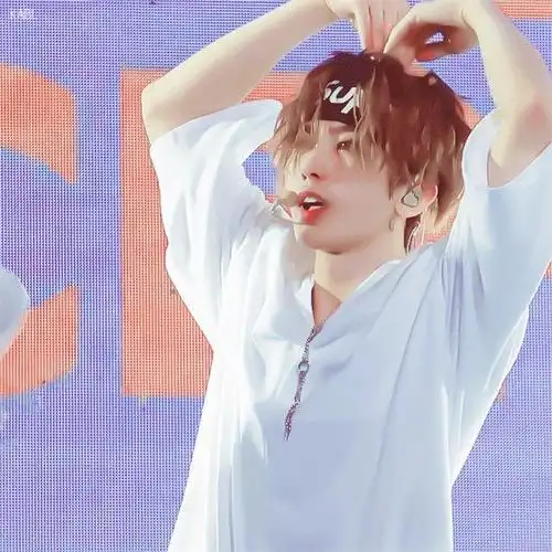 520蔡徐坤朝你浪漫比心