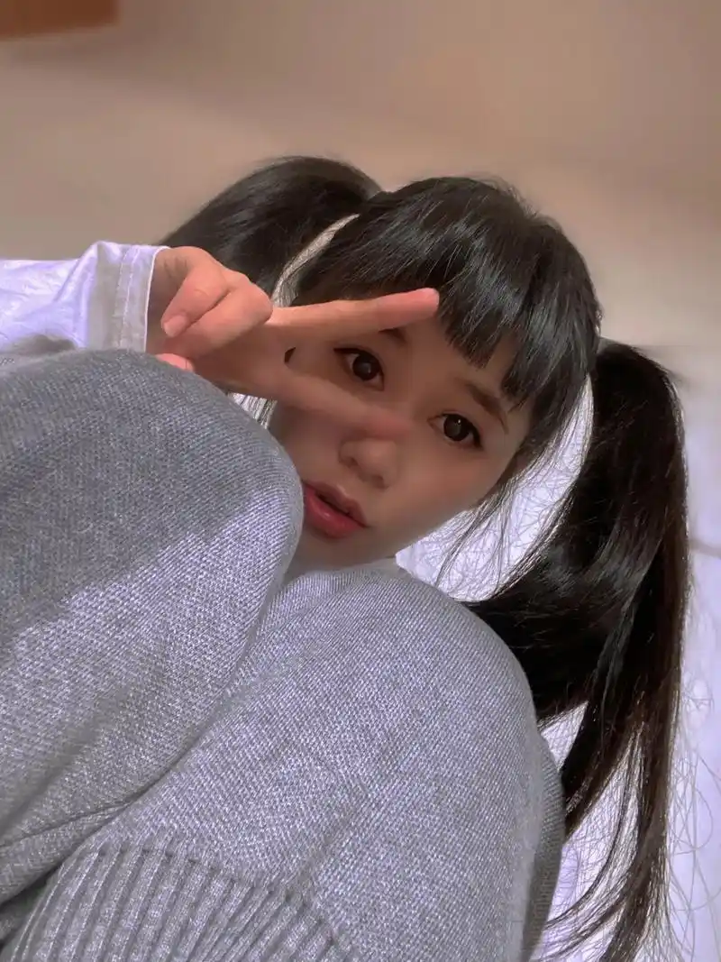 你的可爱治愈世间一切的不可爱99 25岁前的标配:嘟嘴,剪刀 - 抖音