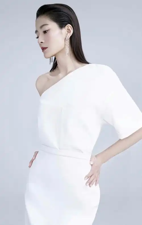 王媛可高清淡雅写真,时尚俏丽!