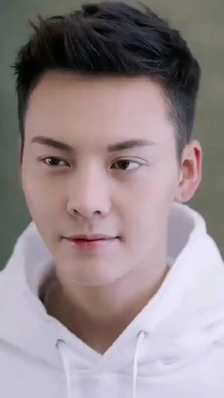 陈伟霆笑容超迷人