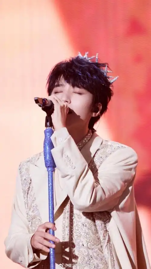 王俊凯直播#沉沦在王俊凯的美貌里无法自拔,送上九宫格壁纸!