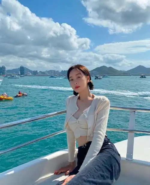 赵尧珂身材也是绝了!170的身高衣服随意驾驭,大长腿让我羡慕了