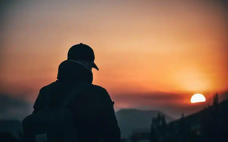 53岁患癌病倒,毁了幸福的家:不想给孩子压力,放弃花钱延续生命