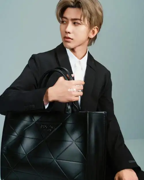 蔡徐坤广告大片