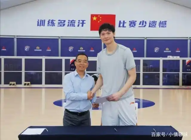 内线球员 易建联,沈梓捷,胡金秋,王哲林,周琦,韩德君