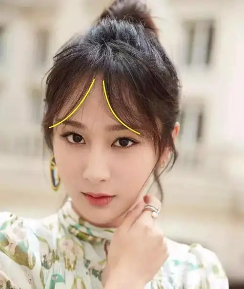 热播了之后,八字刘海就开始火起来了,八字刘海是一款完全不挑脸型的