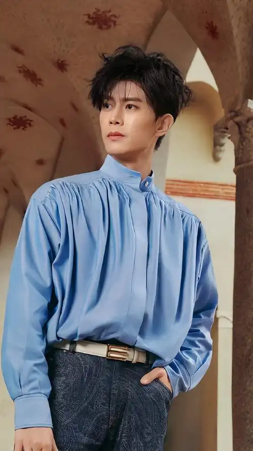 任嘉伦超话60正面硬刚,生图硬帅,任嘉伦就是硬,靠自己一步一步走到