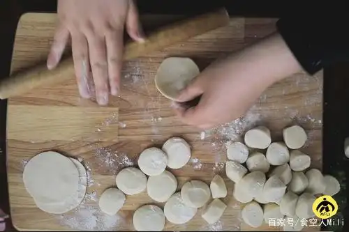 新手包饺子记,第一次包韭菜鸡蛋饺子就包了200多个,幸亏有笔记